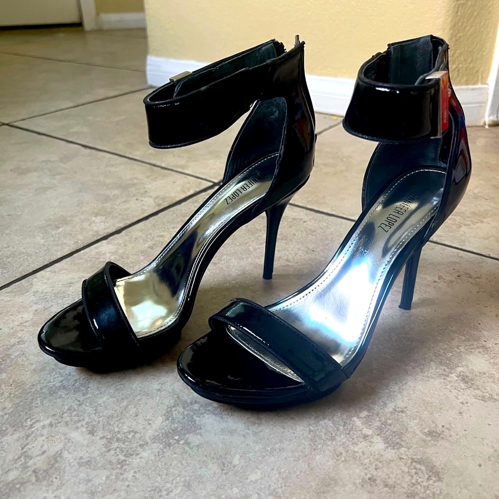 JLO Jennifer Lopez Black Patent Cindi pump shoe